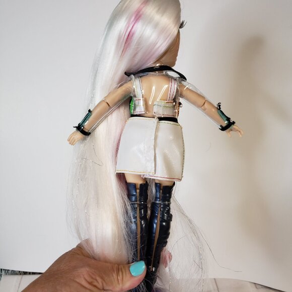 Rainbow High Amaya Raine Hair Studio Doll Articulated 11" Dressed with Shoes - Picture 4 of 7